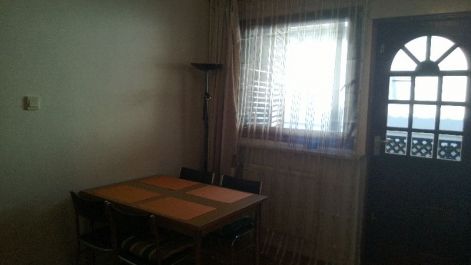 image-1371752159913-v.jpg